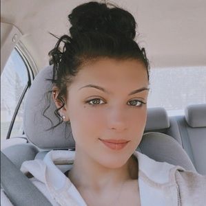 Meet your Posher, Mickey! Please feel free to negotiate prices on anything!